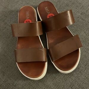 MIA sandals